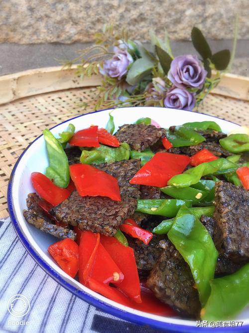 Braised red pork with seasonal vegetables
